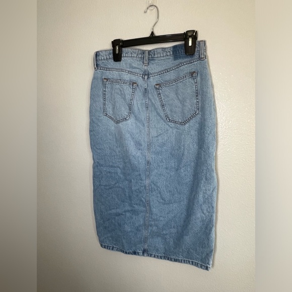 Abercrombie & Fitch
High Rise Denim Skirt - Picture 3 of 9